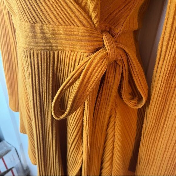 Urban Outfitters Mustard Gold Yellow Wrap Ribbed Romper Textured Side Tie M - Picture 8 of 13